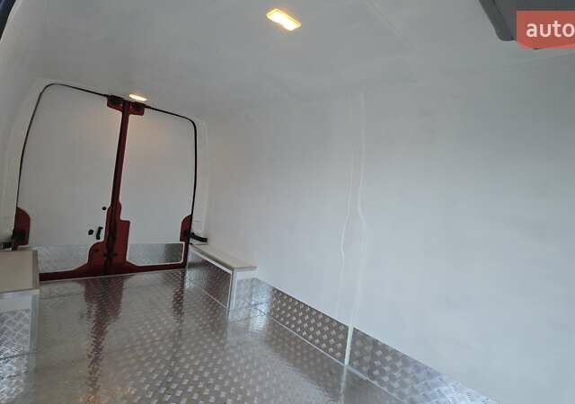 Красный Рено Мастер, объемом двигателя 2.3 л и пробегом 212 тыс. км за 21500 $, фото 3 на Automoto.ua