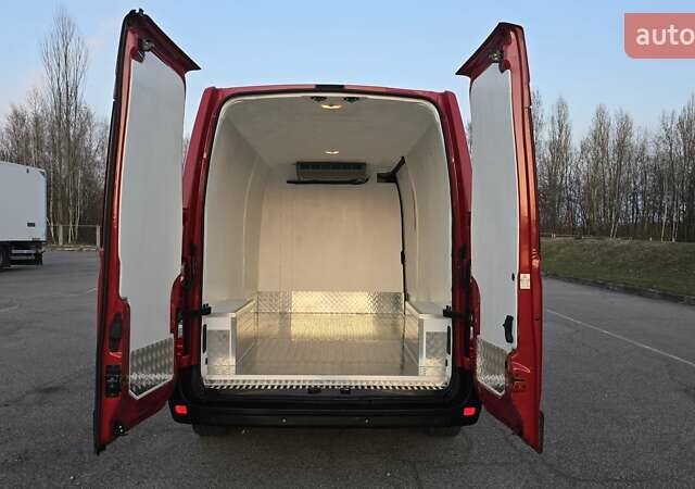 Красный Рено Мастер, объемом двигателя 2.3 л и пробегом 212 тыс. км за 21500 $, фото 4 на Automoto.ua