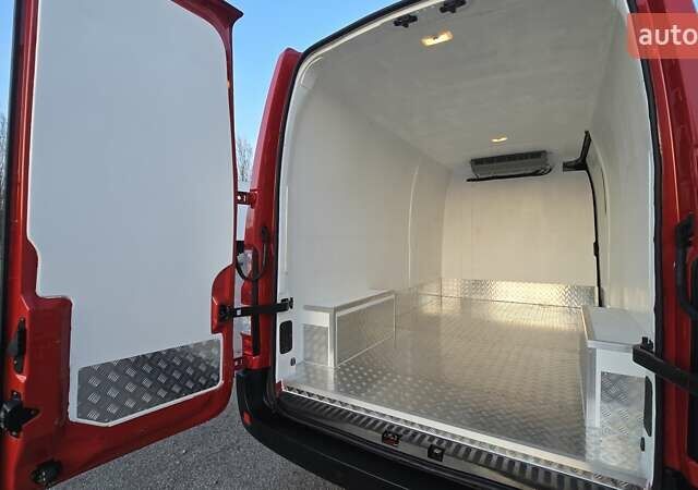 Красный Рено Мастер, объемом двигателя 2.3 л и пробегом 212 тыс. км за 21500 $, фото 5 на Automoto.ua