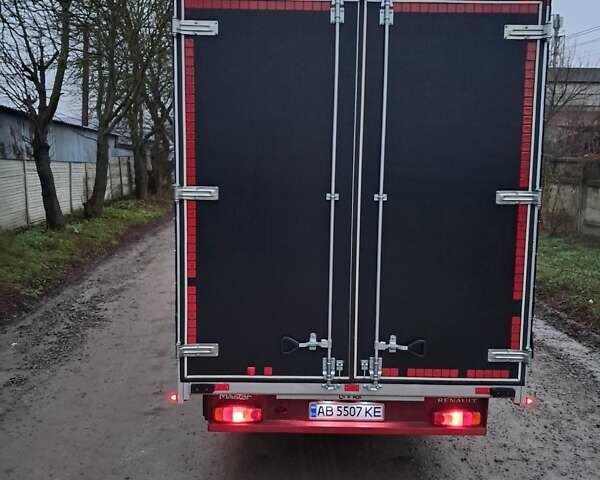 Красный Рено Мастер, объемом двигателя 2.3 л и пробегом 588 тыс. км за 15000 $, фото 3 на Automoto.ua