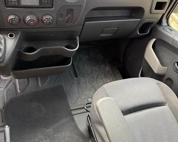 Красный Рено Мастер, объемом двигателя 2.3 л и пробегом 491 тыс. км за 16500 $, фото 27 на Automoto.ua