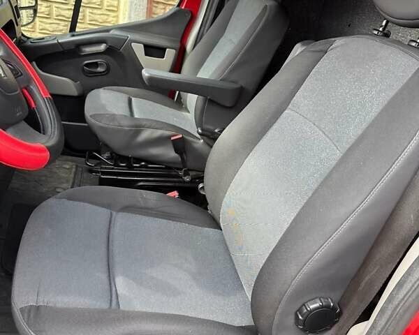 Красный Рено Мастер, объемом двигателя 2.3 л и пробегом 491 тыс. км за 16500 $, фото 31 на Automoto.ua