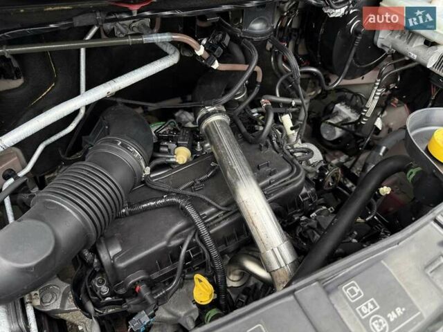 Красный Рено Мастер, объемом двигателя 2.3 л и пробегом 380 тыс. км за 17700 $, фото 79 на Automoto.ua