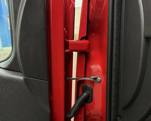 Красный Рено Мастер, объемом двигателя 2.3 л и пробегом 380 тыс. км за 17700 $, фото 50 на Automoto.ua