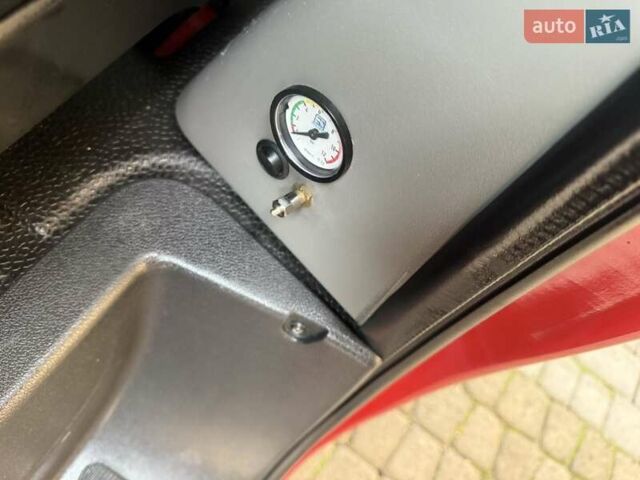 Красный Рено Мастер, объемом двигателя 2.3 л и пробегом 354 тыс. км за 20400 $, фото 19 на Automoto.ua