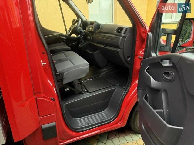 Красный Рено Мастер, объемом двигателя 2.3 л и пробегом 354 тыс. км за 20400 $, фото 2 на Automoto.ua