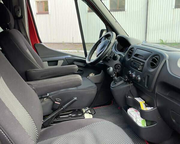 Красный Рено Мастер, объемом двигателя 2.3 л и пробегом 355 тыс. км за 18500 $, фото 31 на Automoto.ua