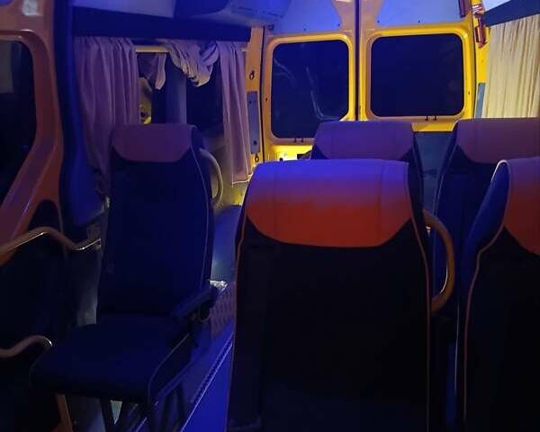Красный Рено Мастер, объемом двигателя 2.3 л и пробегом 323 тыс. км за 17300 $, фото 3 на Automoto.ua
