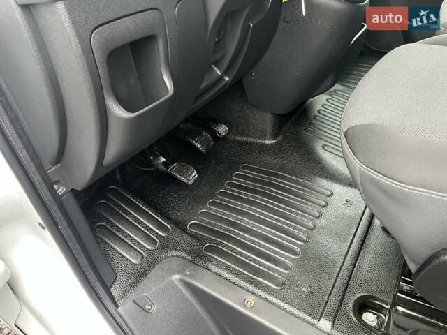 Рено Мастер, объемом двигателя 2.3 л и пробегом 200 тыс. км за 18800 $, фото 12 на Automoto.ua