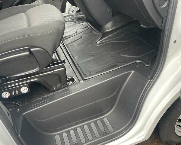 Рено Мастер, объемом двигателя 2.3 л и пробегом 308 тыс. км за 17700 $, фото 56 на Automoto.ua