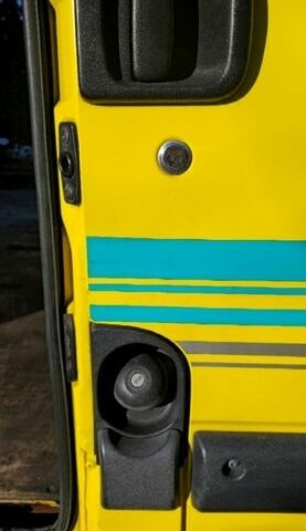 Желтый Рено Мастер, объемом двигателя 2.5 л и пробегом 390 тыс. км за 9000 $, фото 5 на Automoto.ua