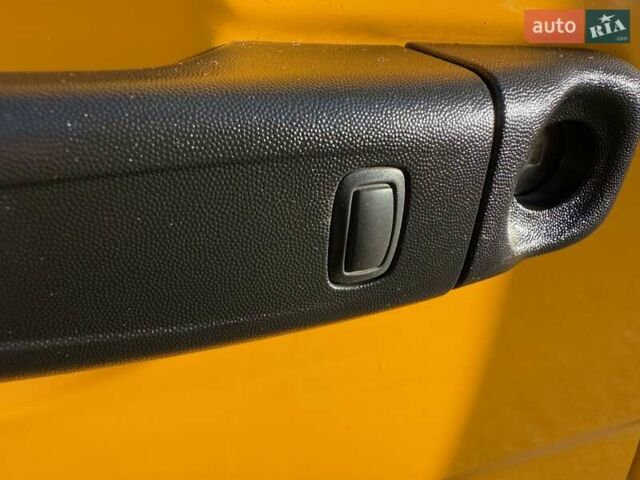 Желтый Рено Мастер, объемом двигателя 2.3 л и пробегом 260 тыс. км за 23499 $, фото 36 на Automoto.ua