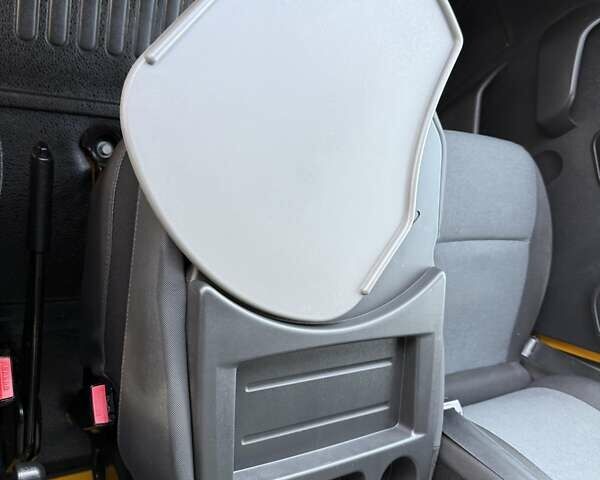 Желтый Рено Мастер, объемом двигателя 2.3 л и пробегом 260 тыс. км за 23499 $, фото 50 на Automoto.ua