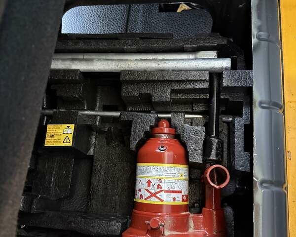 Желтый Рено Мастер, объемом двигателя 2.3 л и пробегом 260 тыс. км за 23499 $, фото 54 на Automoto.ua