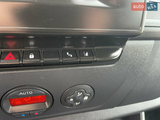 Желтый Рено Мастер, объемом двигателя 2.3 л и пробегом 197 тыс. км за 23000 $, фото 23 на Automoto.ua