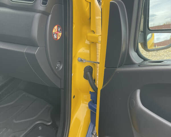 Желтый Рено Мастер, объемом двигателя 2.3 л и пробегом 197 тыс. км за 23000 $, фото 28 на Automoto.ua