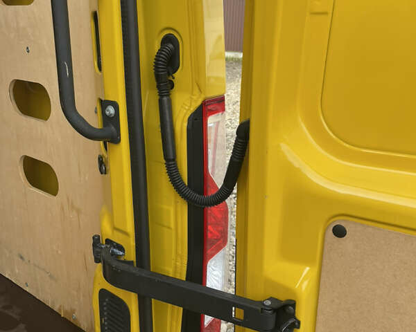 Желтый Рено Мастер, объемом двигателя 2.3 л и пробегом 197 тыс. км за 23000 $, фото 42 на Automoto.ua