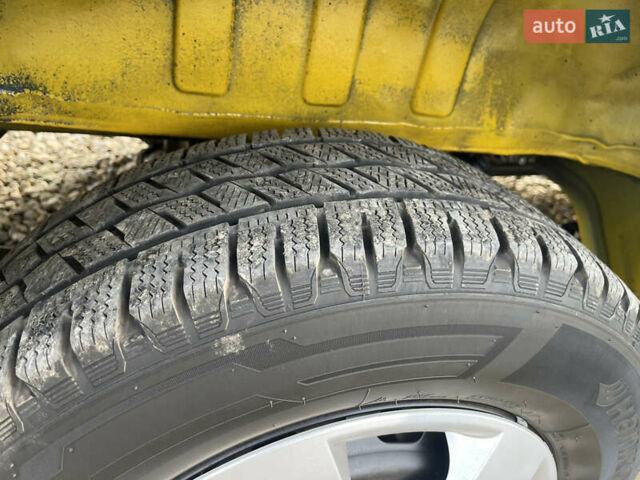 Желтый Рено Мастер, объемом двигателя 2.3 л и пробегом 197 тыс. км за 23000 $, фото 14 на Automoto.ua