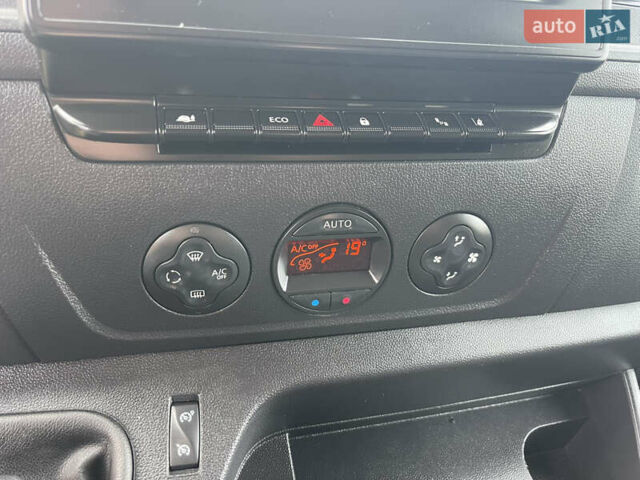 Желтый Рено Мастер, объемом двигателя 2.3 л и пробегом 197 тыс. км за 23000 $, фото 22 на Automoto.ua