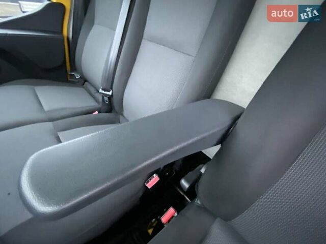 Жовтий Рено Мастєр, об'ємом двигуна 2.3 л та пробігом 241 тис. км за 18999 $, фото 30 на Automoto.ua