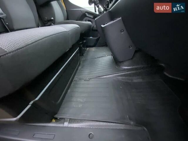 Жовтий Рено Мастєр, об'ємом двигуна 2.3 л та пробігом 241 тис. км за 18999 $, фото 33 на Automoto.ua