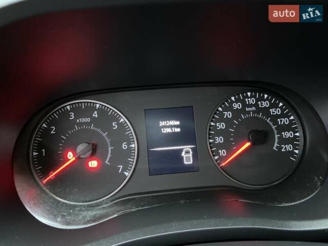 Жовтий Рено Мастєр, об'ємом двигуна 2.3 л та пробігом 241 тис. км за 18999 $, фото 27 на Automoto.ua