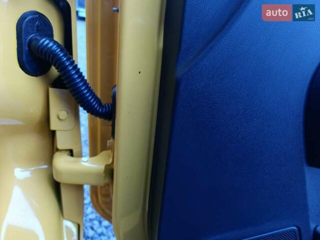 Жовтий Рено Мастєр, об'ємом двигуна 2.3 л та пробігом 226 тис. км за 19499 $, фото 36 на Automoto.ua