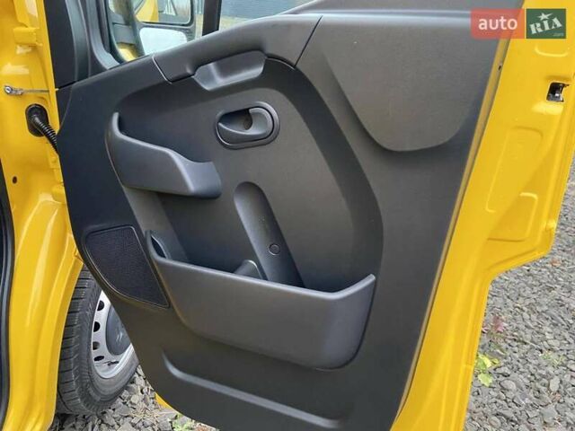 Жовтий Рено Мастєр, об'ємом двигуна 2.3 л та пробігом 241 тис. км за 18999 $, фото 44 на Automoto.ua