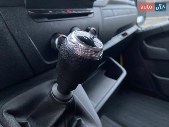 Жовтий Рено Мастєр, об'ємом двигуна 2.3 л та пробігом 241 тис. км за 18999 $, фото 23 на Automoto.ua