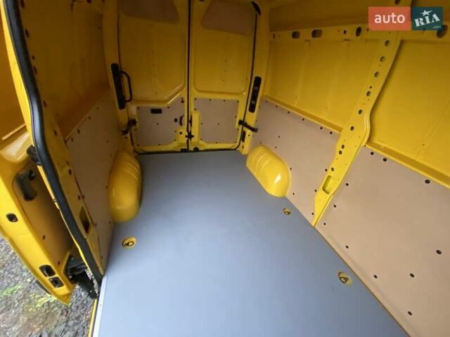 Жовтий Рено Мастєр, об'ємом двигуна 2.3 л та пробігом 241 тис. км за 18999 $, фото 47 на Automoto.ua