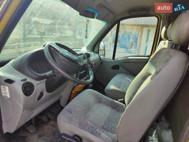 Желтый Рено Мастер, объемом двигателя 2.5 л и пробегом 420 тыс. км за 5000 $, фото 4 на Automoto.ua