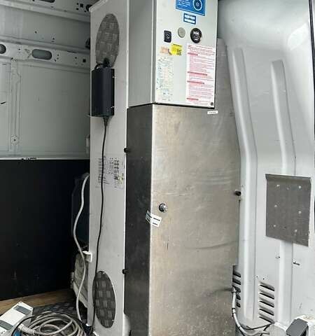 Желтый Рено Мастер, объемом двигателя 2.3 л и пробегом 291 тыс. км за 18500 $, фото 4 на Automoto.ua