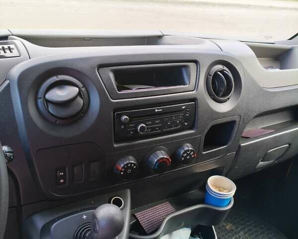 Желтый Рено Мастер, объемом двигателя 2.3 л и пробегом 261 тыс. км за 11900 $, фото 1 на Automoto.ua