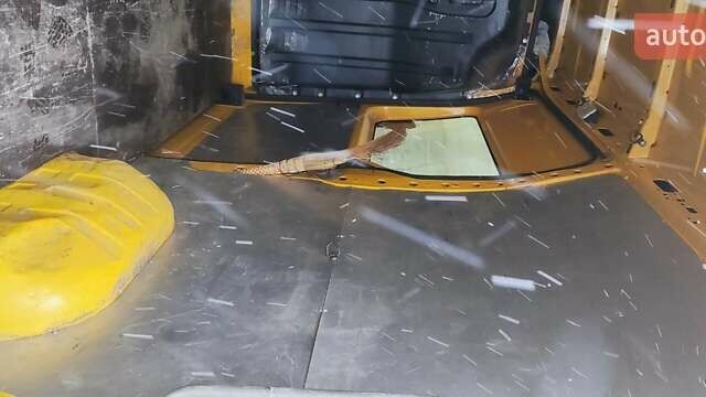 Желтый Рено Мастер, объемом двигателя 2.3 л и пробегом 261 тыс. км за 11900 $, фото 30 на Automoto.ua