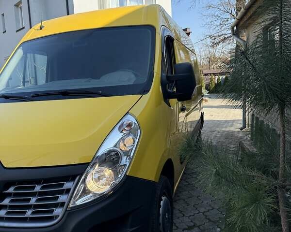 Желтый Рено Мастер, объемом двигателя 2.3 л и пробегом 319 тыс. км за 12000 $, фото 1 на Automoto.ua