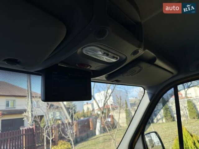Желтый Рено Мастер, объемом двигателя 2.3 л и пробегом 319 тыс. км за 12000 $, фото 12 на Automoto.ua