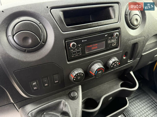 Желтый Рено Мастер, объемом двигателя 2.3 л и пробегом 230 тыс. км за 17700 $, фото 4 на Automoto.ua