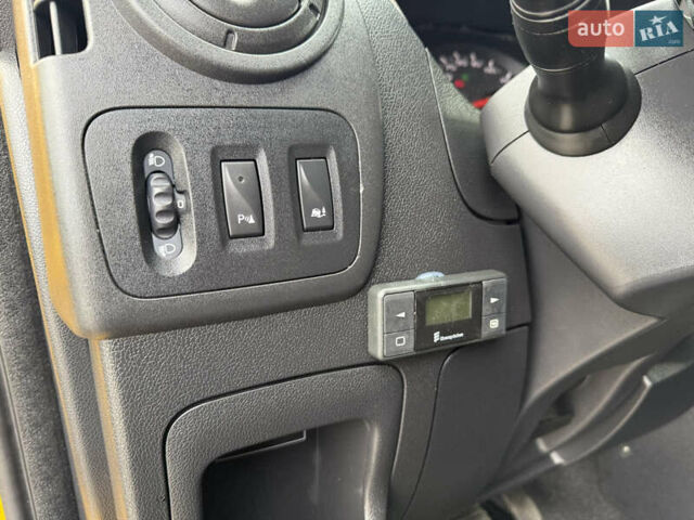 Желтый Рено Мастер, объемом двигателя 2.3 л и пробегом 230 тыс. км за 17700 $, фото 39 на Automoto.ua