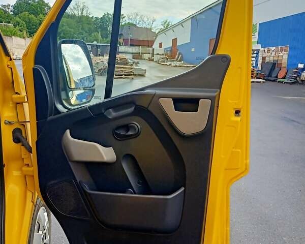 Желтый Рено Мастер, объемом двигателя 2.3 л и пробегом 325 тыс. км за 13700 $, фото 11 на Automoto.ua