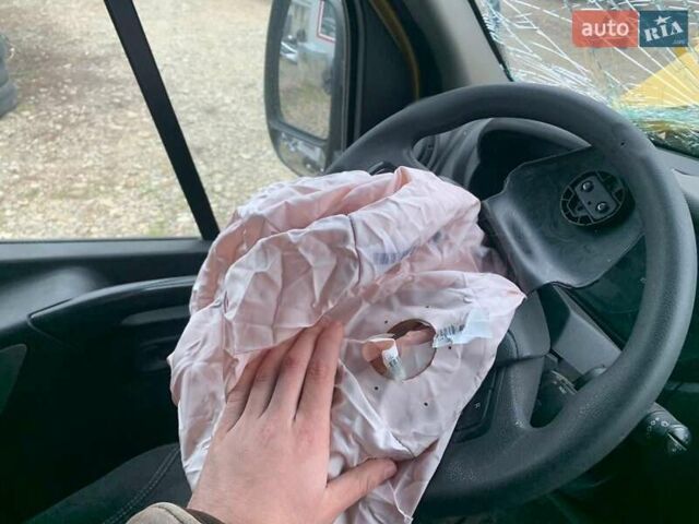 Желтый Рено Мастер, объемом двигателя 2.3 л и пробегом 275 тыс. км за 5799 $, фото 2 на Automoto.ua