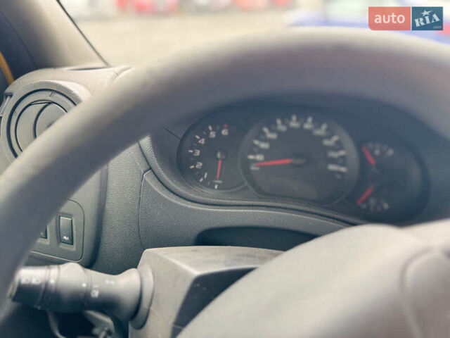 Желтый Рено Мастер, объемом двигателя 2.3 л и пробегом 208 тыс. км за 16000 $, фото 13 на Automoto.ua