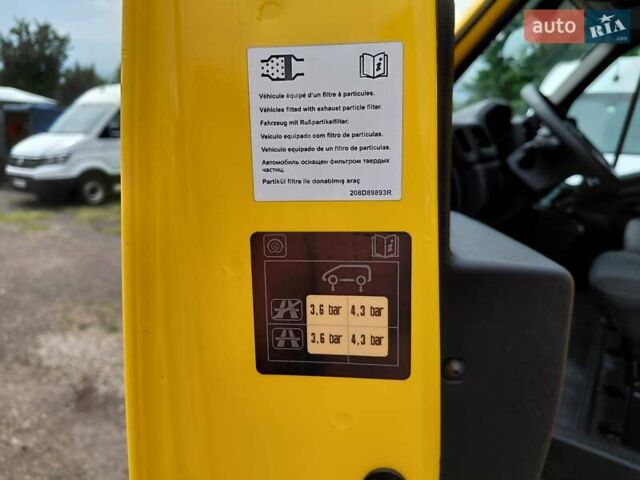 Жовтий Рено Мастєр, об'ємом двигуна 2.3 л та пробігом 233 тис. км за 17600 $, фото 31 на Automoto.ua