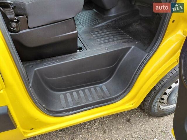 Жовтий Рено Мастєр, об'ємом двигуна 2.3 л та пробігом 233 тис. км за 17600 $, фото 29 на Automoto.ua