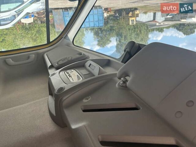 Жовтий Рено Мастєр, об'ємом двигуна 2.3 л та пробігом 220 тис. км за 17700 $, фото 4 на Automoto.ua