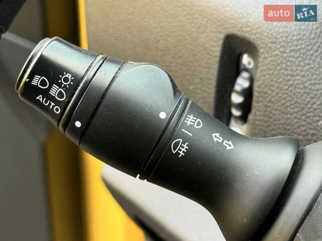 Желтый Рено Мастер, объемом двигателя 2.3 л и пробегом 202 тыс. км за 17700 $, фото 35 на Automoto.ua