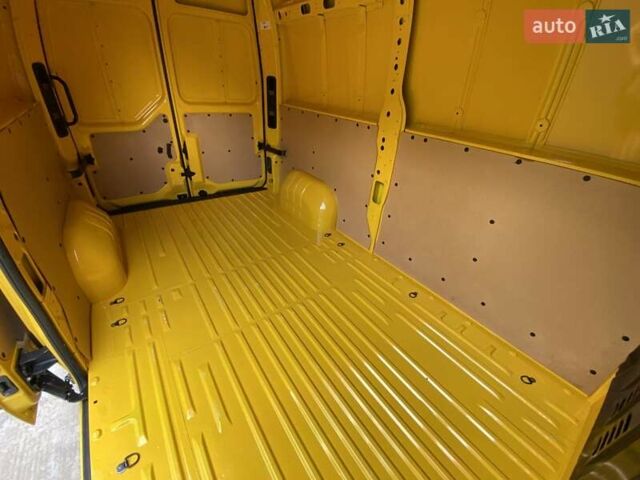 Жовтий Рено Мастєр, об'ємом двигуна 2.3 л та пробігом 257 тис. км за 17998 $, фото 48 на Automoto.ua