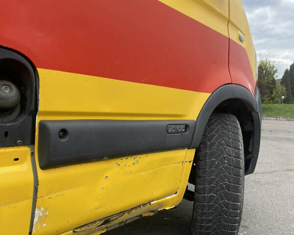 Желтый Рено Мастер, объемом двигателя 2.5 л и пробегом 250 тыс. км за 3750 $, фото 8 на Automoto.ua