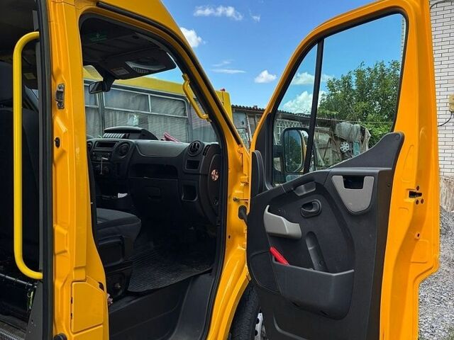 Желтый Рено Мастер, объемом двигателя 2.3 л и пробегом 450 тыс. км за 12800 $, фото 2 на Automoto.ua