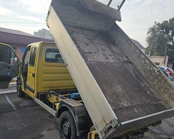 Желтый Рено Мастер, объемом двигателя 2.2 л и пробегом 316 тыс. км за 8500 $, фото 1 на Automoto.ua
