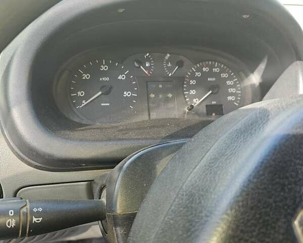 Желтый Рено Мастер, объемом двигателя 2.2 л и пробегом 316 тыс. км за 8500 $, фото 6 на Automoto.ua